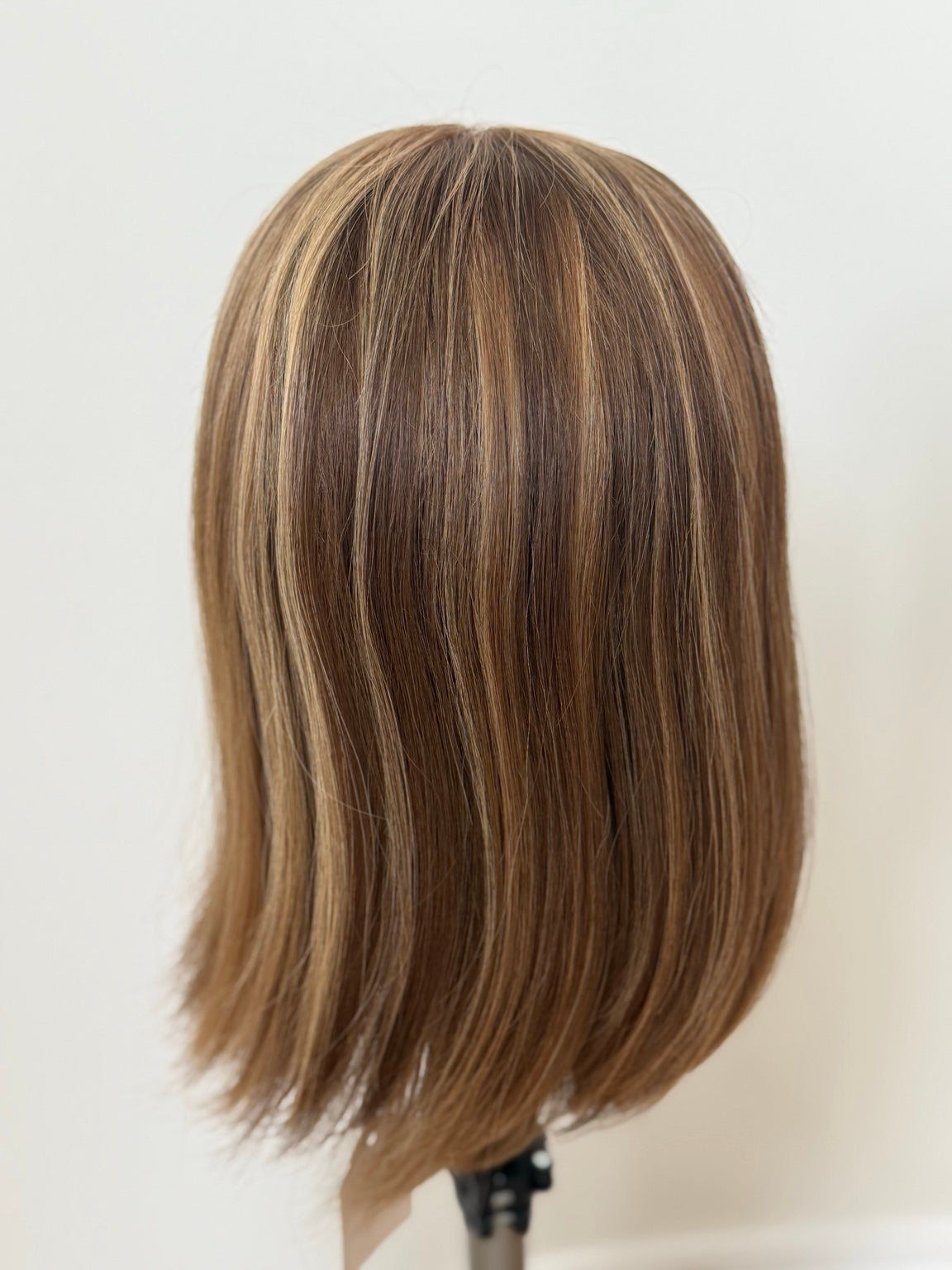Victoria 16-inch light brunette wig with blonde highlights, back view