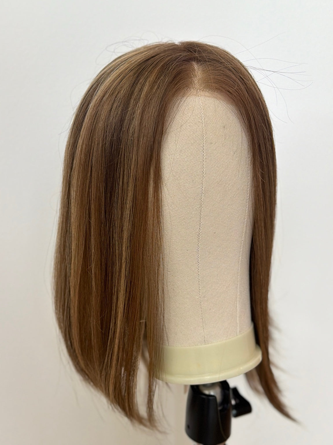 Victoria 16-inch light brunette wig with blonde highlights, front view