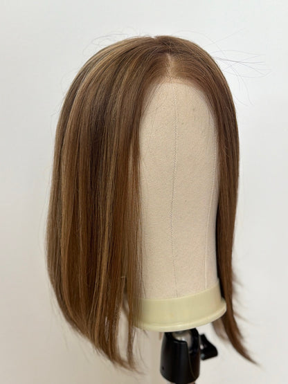 Victoria 16-inch light brunette wig with blonde highlights, front view